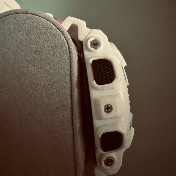 G-SHOCK CASIO WHITE-BLACK DIAL - Picture 12 of 13